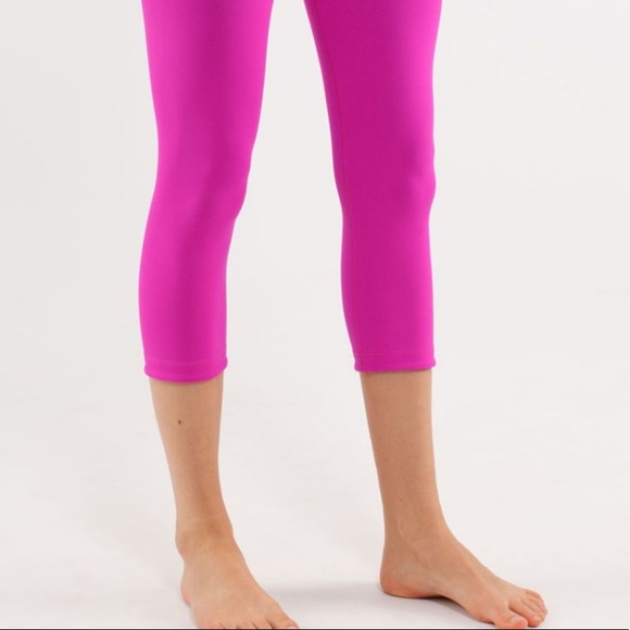 Lululemon Wunder Under Crop Reversible - Picture 2 of 9
